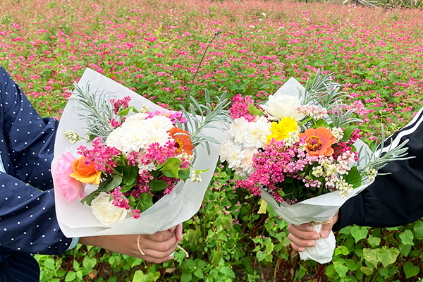 赤い蕎麦の花:高嶺ルビーで作ったブーケ