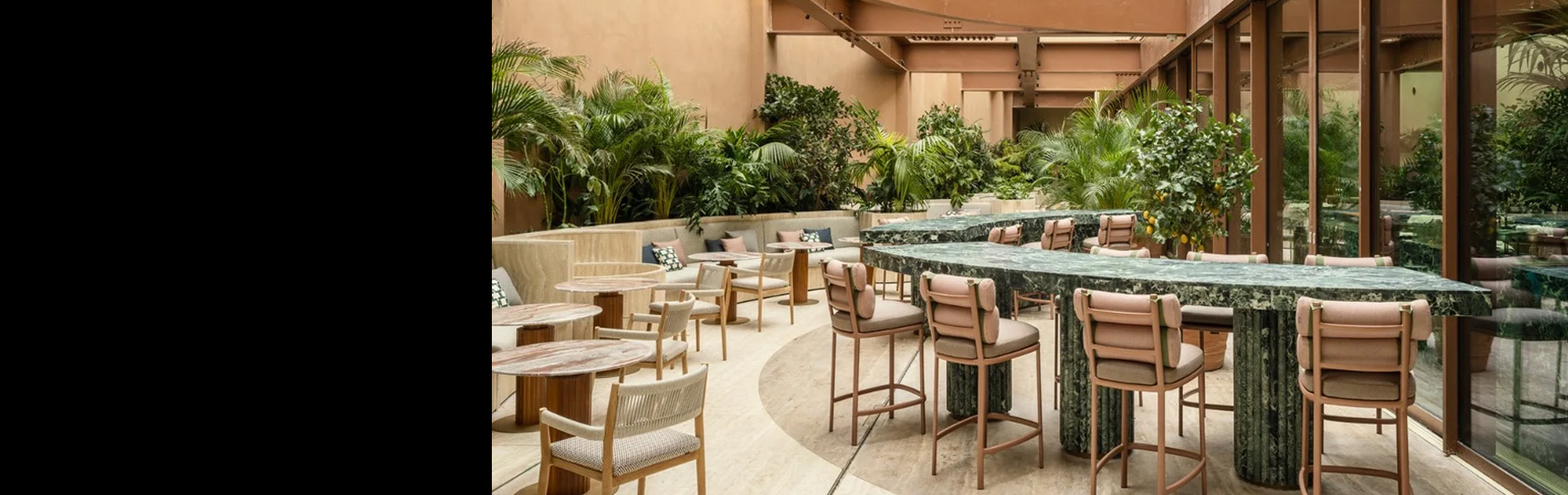 レストランのオープンエア席に最適な業務用コントラクト家具