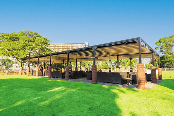 施工事例：公園設置事例（自立型オーニング「リパーロ」）