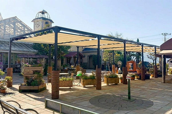 観光施設：自立型オーニング施工例